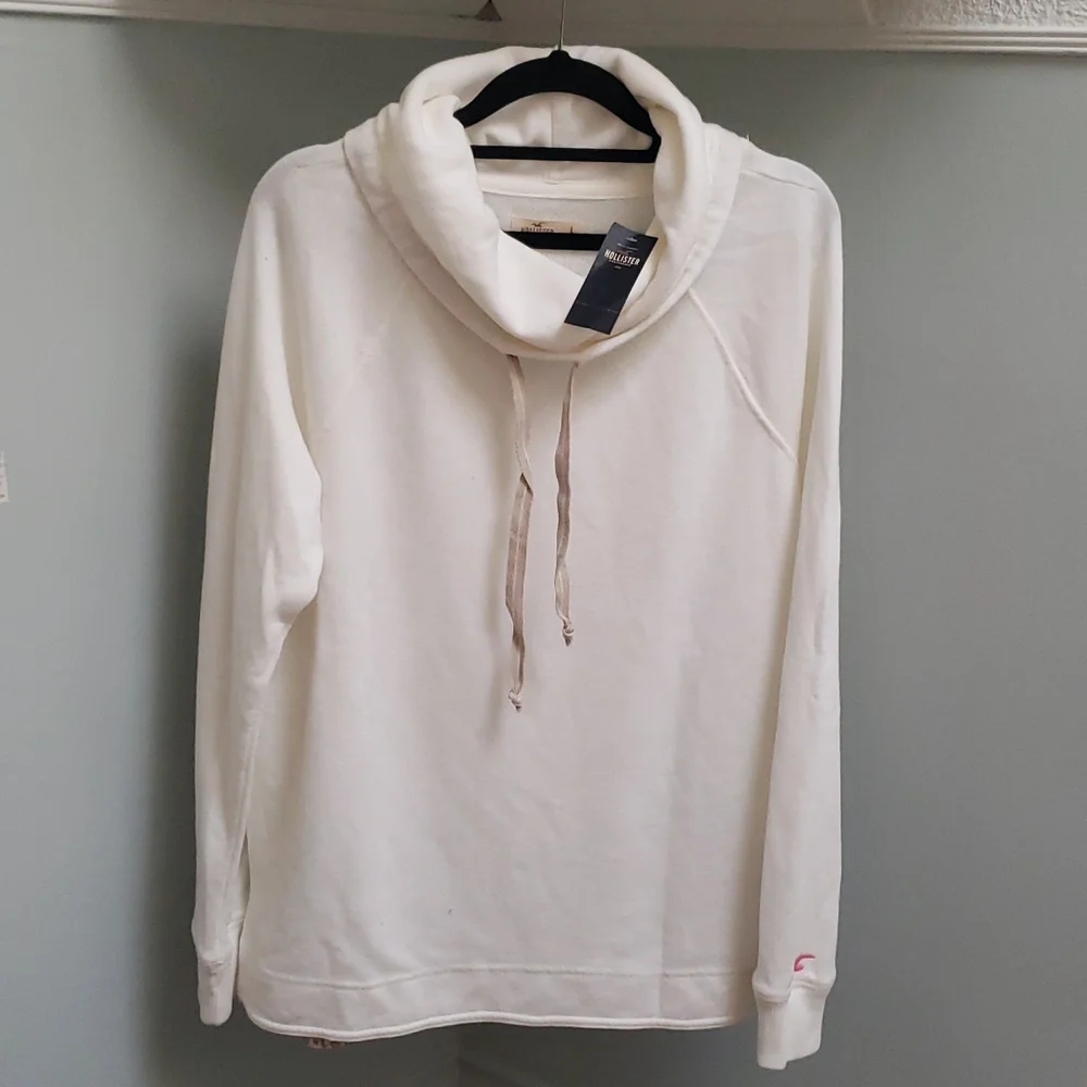 Hollister turtleneck sweatshirt